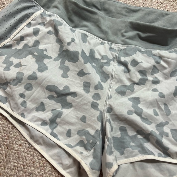 Athleta camo shorts - Picture 4 of 7